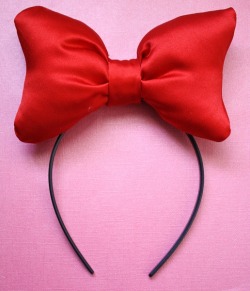 shop-cute:  &ldquo;Call Me Miss Mouse&rdquo; Red Bow Headband ผ.99 