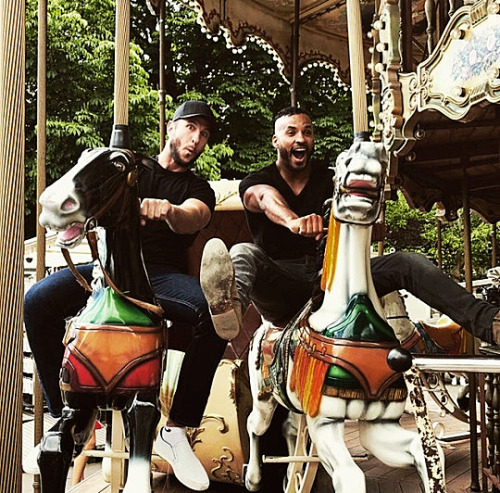 americangodsedits:  @rickywhittle: Spoiler Alert ?🚨- Shadow & Mad Sweeney made it to house on the rock😂🙌🏾 @officialpabloschreiber and I decided to start season 2 early😂💁🏾‍♂️   #Americangods in Paris #godsquad#godsquadassemble
