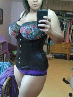 Jujube-86:  I Got A Corset!