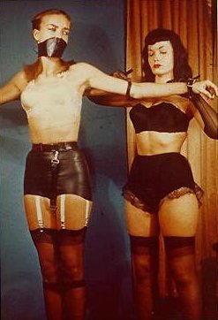 Porn photo lilmissburticus:  love the bettie 