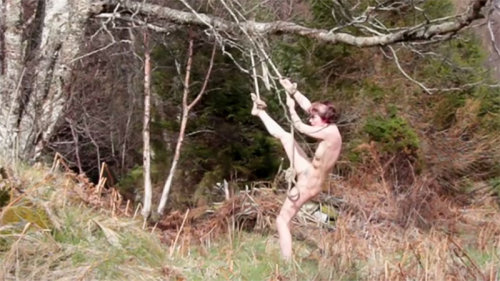 Nude Girl Becomes Art While Hanging in the WoodsBeing naked, helpless and trapped guarantees a grate