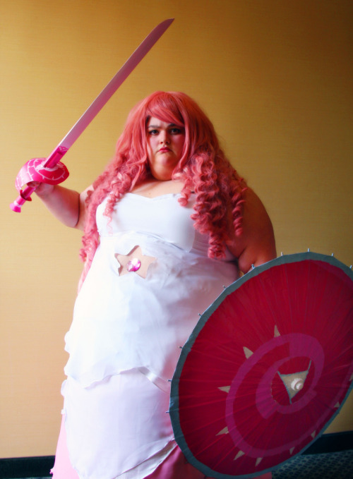 mazarinedrake: averyfatopossum: lovelylandfillcosplay: (all photos by bunny-speak)This is my Rose Qu