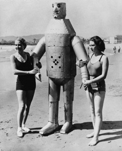 totallyrobot:  Fun vintage robots. From Jessica