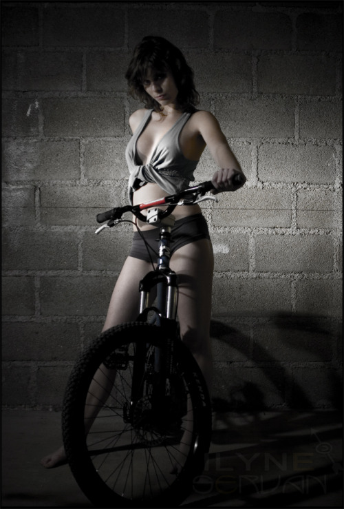 echanplus: donblog: bikes-cycling: bikeplaza: fbspin: a bike and a girl, photo via deviantart