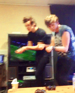 candycashtonn:  THIS IS STILL MY FAVORITE THING EVER 