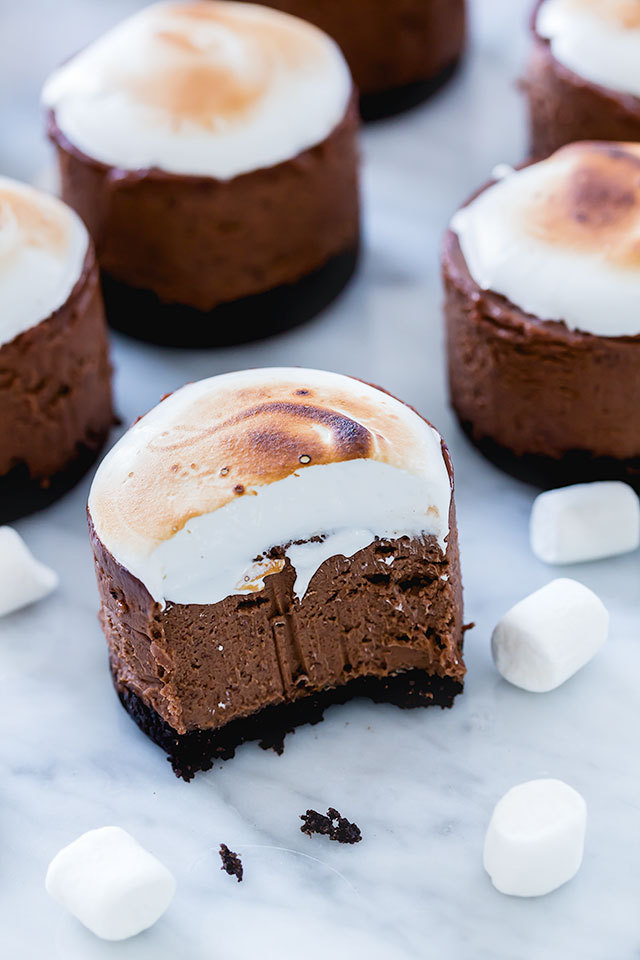 sweetoothgirl:    CHOCOLATE S’MORES CHEESECAKE BITES    @dommebadwolff23