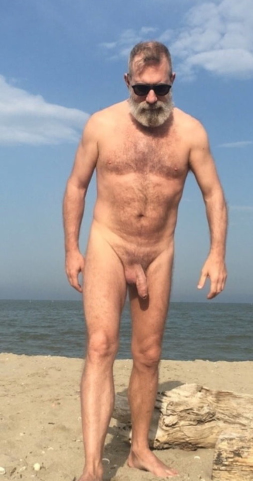 alanh-me-deactivated20200816:marlboroman71:164k+ follow all things gay, naturist and “eye catching”  