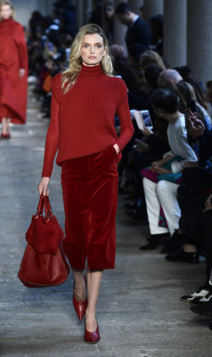 lelaid: Lily Donaldson at MaxMara F/W 2017