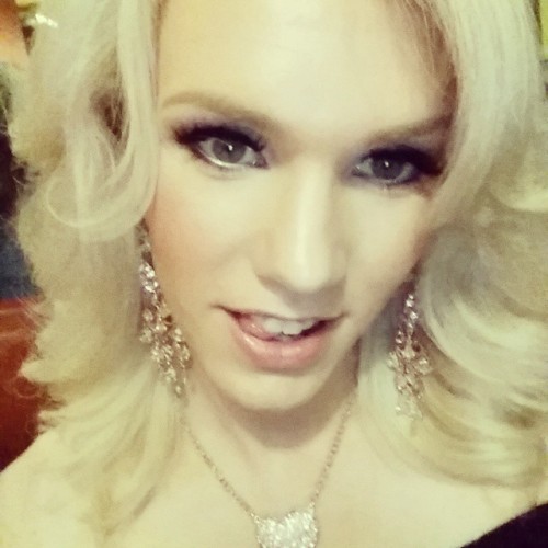 dreamtgirls:  Kylie Boudoir,   25 years old, transgender, california   Visit his Tumblr : http://kylieboudoir.tumblr.com/tagged/me 