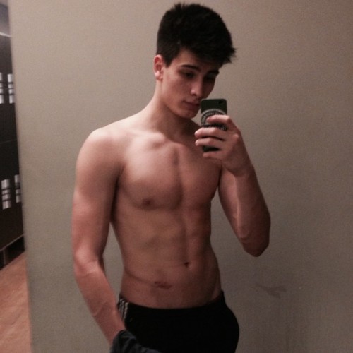 themidnightjerkoff:  FOLLOW THIS FACEBOOK PAGE FOR MORE HOT GUYS! https://www.facebook.com/TheGreekPhysique