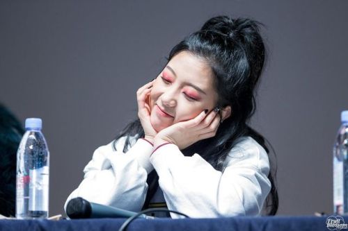 170120 Hongdae Fansign EventFruit Blossom DO NOT EDIT 