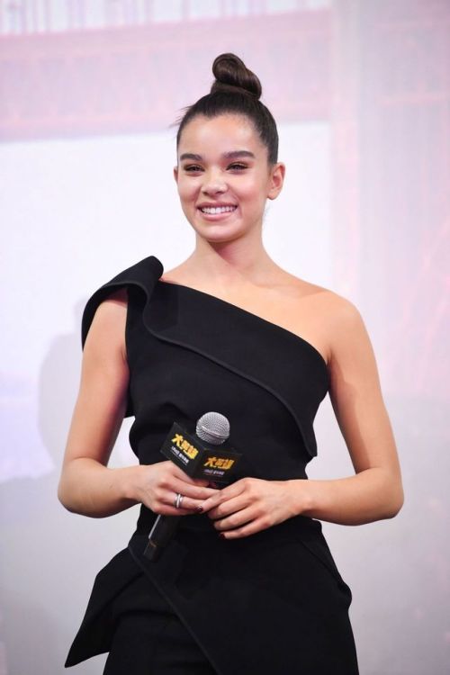 Bun Queen Hailee visits Beijing on her World Domination TourAll Hail Queen Hailee