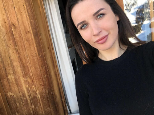 suceuseatouteheure: une bonne petit pute Pute je ne sais pas , mais très jolie femme ça je suis cert