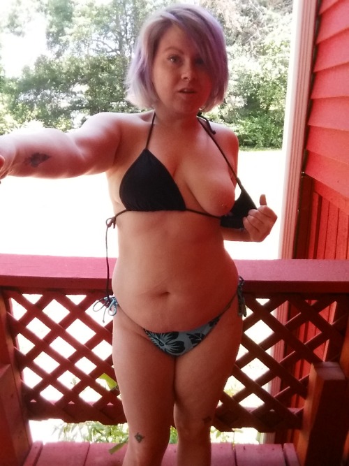 chellesilverstein:    clips4sale | Extralunchmoney| live shows   