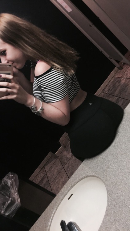 nothingbutbadhabits:just your typical mirror selfie