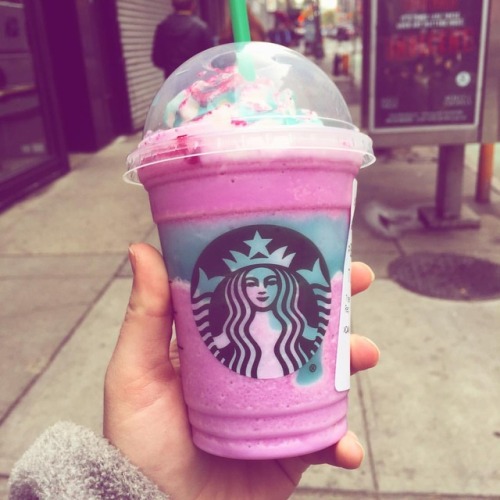 Another day, another unicorn drink ✌You know what they say, a #unicornfrappuccino a day keeps the do