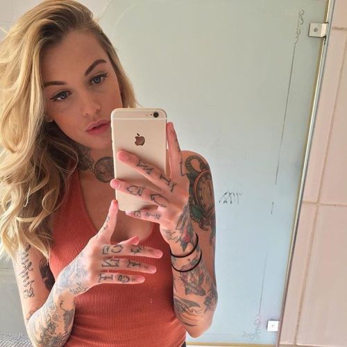 Porn Pics s-uiiciide:  inked girls - http://s-uiiciide.tumblr.comfollow