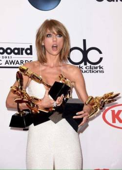 tayaliswiftfans:  1 Top Artist 2 Top Female Artist 3 Top Hot 100 Artist 4 Top Billboard 200 Artist 5 Top Digital Song Artist 6 Top Billboard 200 Album (1989) 7 Top Streaming Song (Video) (Shake It Off) 8 Billboard Chart Achievement Award Proud of her