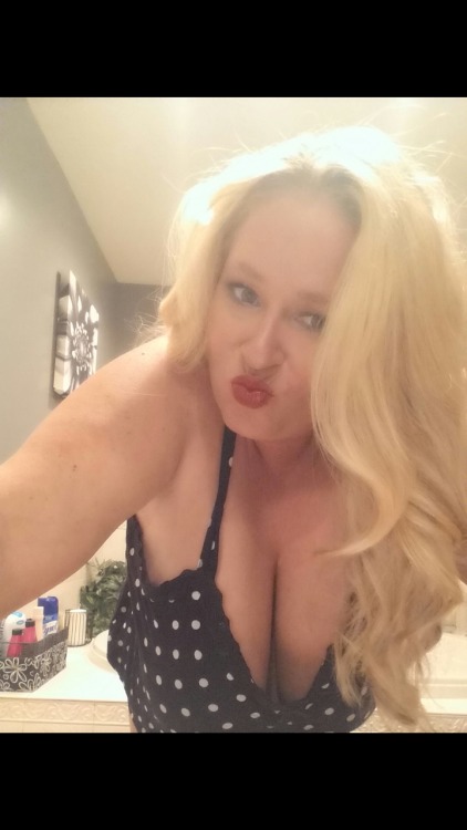 jasminedd:  Got my little nightie on, gonna take a bath, then chill out for awhile…sleep well my sweet tumblrs!! 🌜 😴 😚 