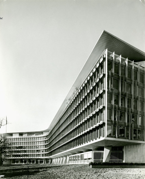 germanpostwarmodern: Headquarters of Nestlé (1959-60) in Vevey, Switzerland, by Jean Tschumi