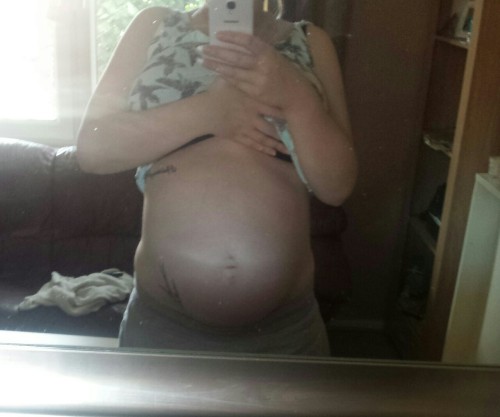 vickyandchick:  Side and front belly shots from 33 weeks. I swear he’s dropped as he’s not in my ribs so much and is punching down really low- that shit is not cute lol  no stretch marks yet though