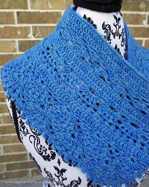 lazy-vegetarian: Shin-yu Infinity Scarf by ChiChi Allen (Free pattern on Ravelry)