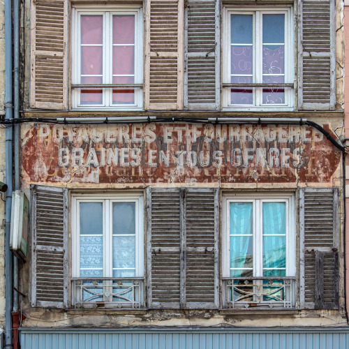 pixdar:Place Galignani, Corbeil-Essonnes (Essonne).Avril 2022.