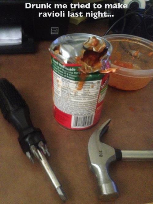 pleatedjeans:21 People Who Have No Idea What They’re Doing in the Kitchen