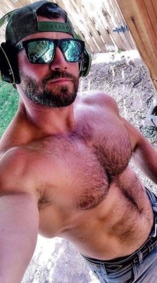 grrrwoofgrunt: Sexy selfie.