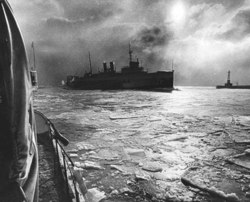 Grand Trunk Car Ferry, Port of Milwaukee, Lake Michigan, Wisconsin, 1930s-60s.   via: Milw