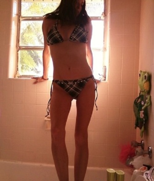 alabamamamma: The sun is shining and the bikini still fits, happy days!
