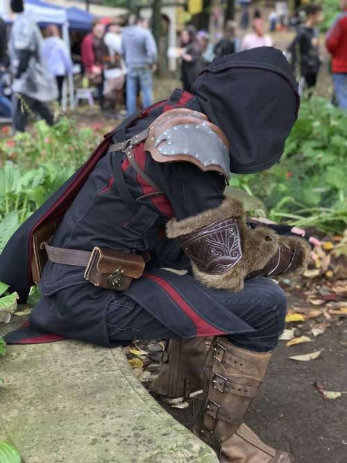 Ziven took these AMAZING photos of his ren faire outfit which included his custom Falcon Eagle hybri