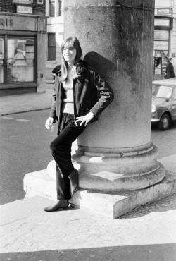 isabelcostasixties:  Françoise Hardy, at St George’s Church, Hanover Square, Mayfair, London, 11th March 1965. Francoise Hardy is in the UK for a recording session and to make a guest appearance on Ready Steady Go.  Photo by Doreen Spooner