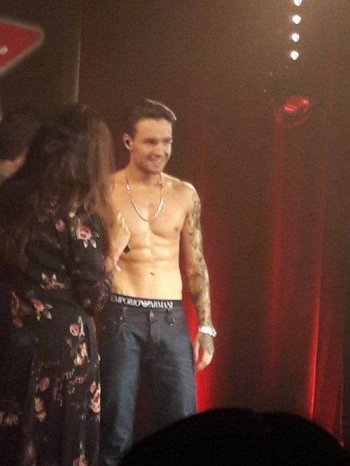 thedailypayne:Liam after performing Strip That Down shirtless at Virgin Radio France - 14/7