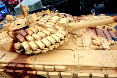 wickedraiden:  bmashina:  Belarusian modernization of tanks T-72A, T - 72BME  all hail the macaroni tank