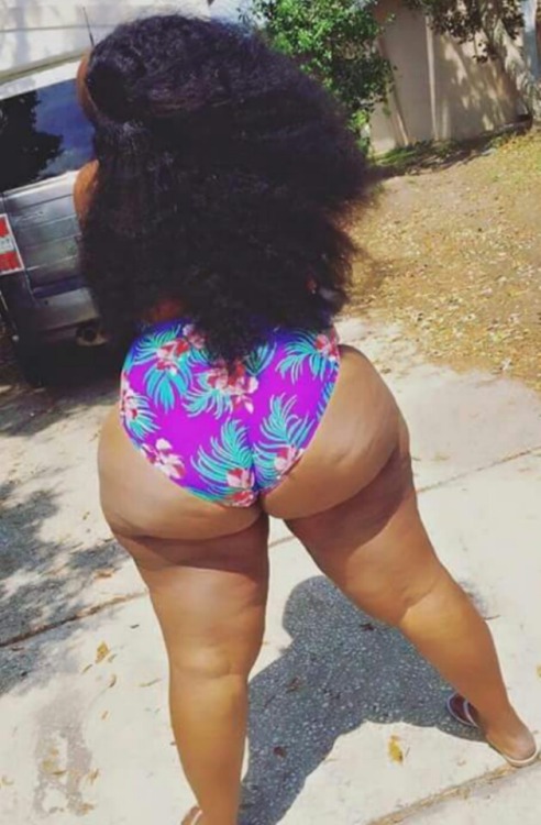 munnyb:  Heavy Duty Booty~ Follow Me.  *Blue Boy*