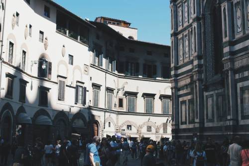 Walking the streets of Firenze #florence ##firenze #italy #italia #travelling #trip #traveltheworld 