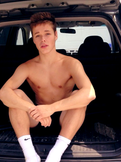 khpsblog:  A very hot looking guy, with a sweet looking body, love his hairy legs, and his tall white Nike socks!