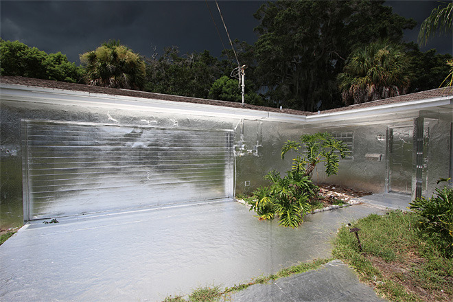 adurot: frist–xvi:   bvids:  grossnational:  Florida man stumps neighbors by covering