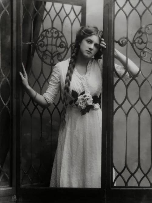 Gladys Cooper Nudes &amp; Noises  