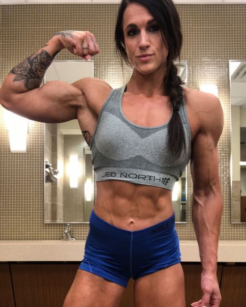 girlswithbiceps:  Girl Biceps Rock!