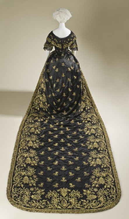 antiquatedfashions:Women’s Dress Ensemble from Portugal, 1845Los Angeles County Museum of ArtT