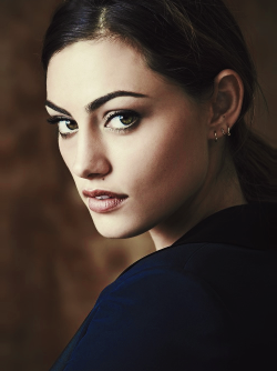 salvatore-vampire:  Phoebe Tonkin - Comic-Con