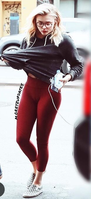 youngteensonly:  candidmaine:  Duuuude shes the best i love her paparazzi pictures!