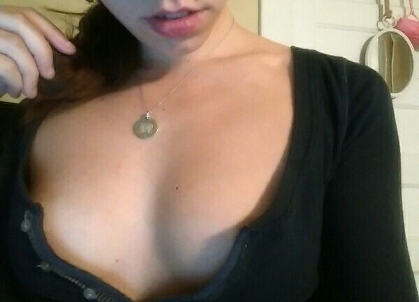 laceprincessa:Doing homework…  Damn those lips 
