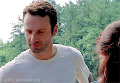 chandlerfknriggs:  8 Gifs per episode↳  Rick Grimes: 1x03