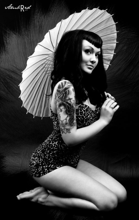 alternative-pinup:  Alternative Pinup girl http://tinyurl.com/py4h3lj
