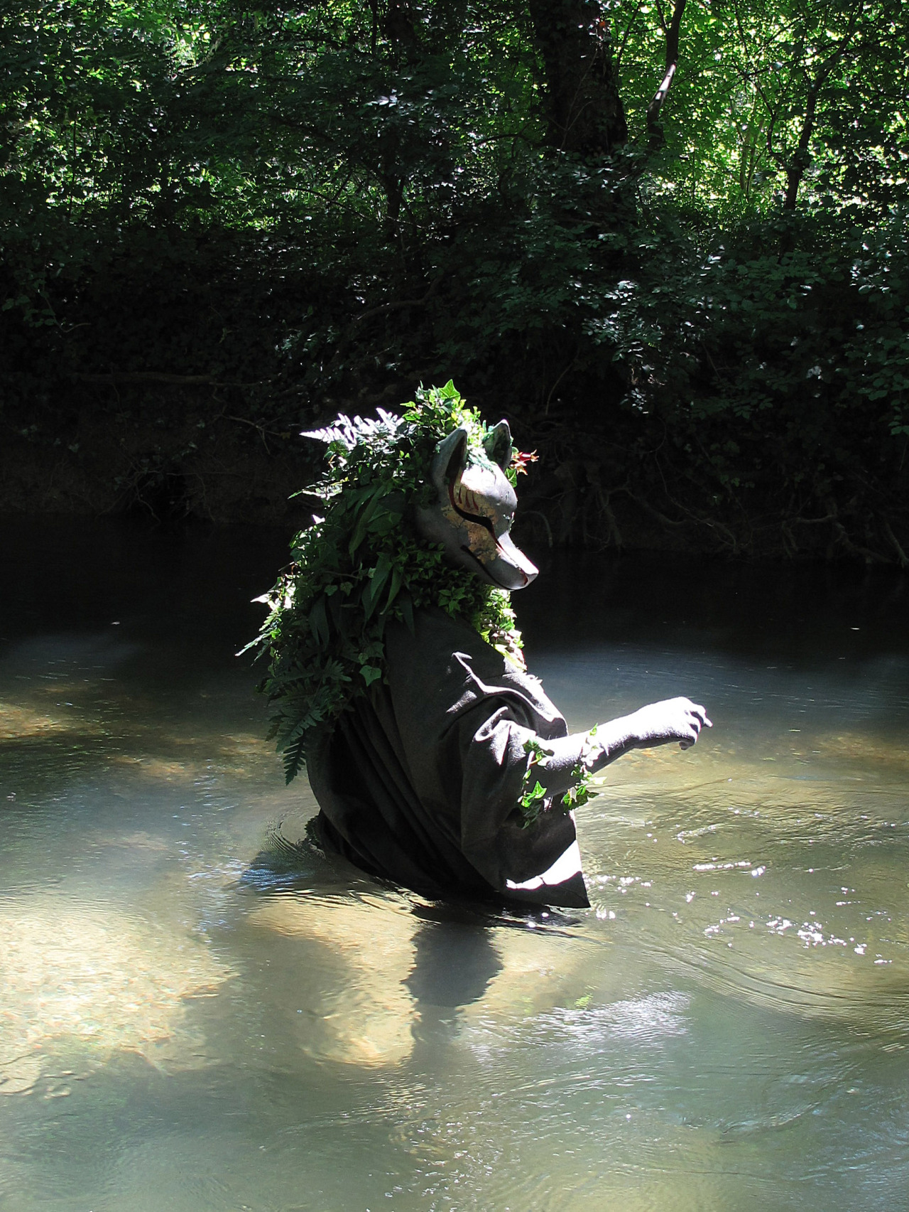 faolrougelune:Shida !Personnal suit. Polyurethane resin mask, acrylique paint, gold