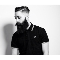 ultrauppercuts:  Undercut vs beard = owsome