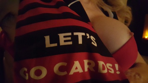 arizonasonshine: The AZ Cards make my nipples hard! ;-) Cmon boys, give us another win! I had to pos